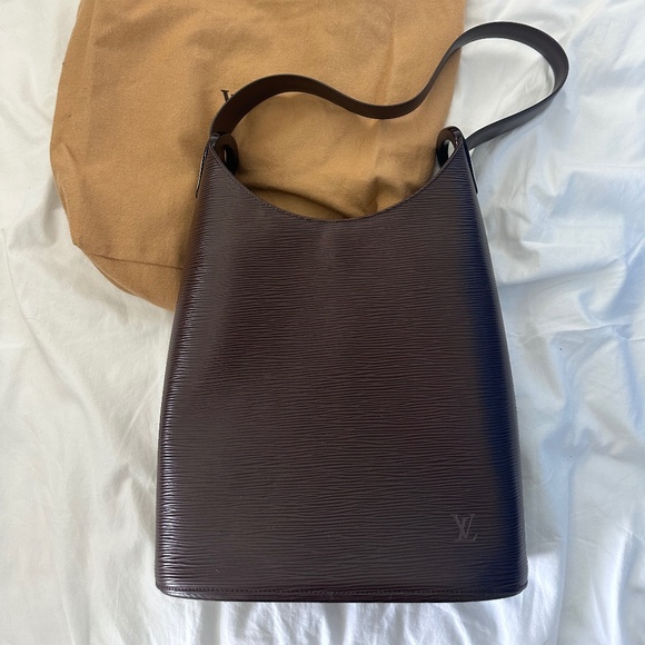 Stunning/New Louis Vuitton Brown Epi Sac Verseau - Picture 1 of 2
